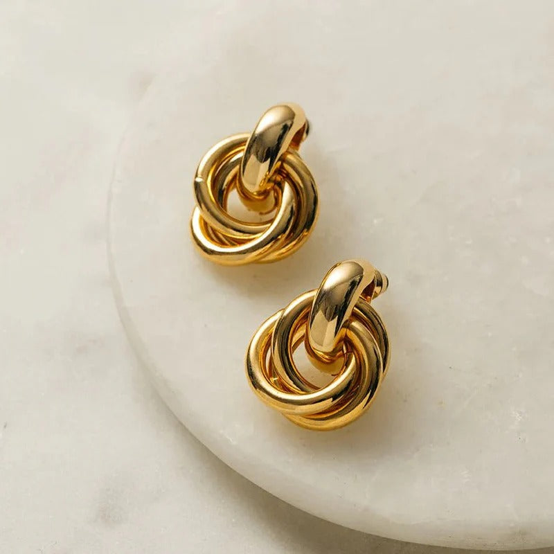 Interlocking Hoop Earrings in 14K Gold Harmony