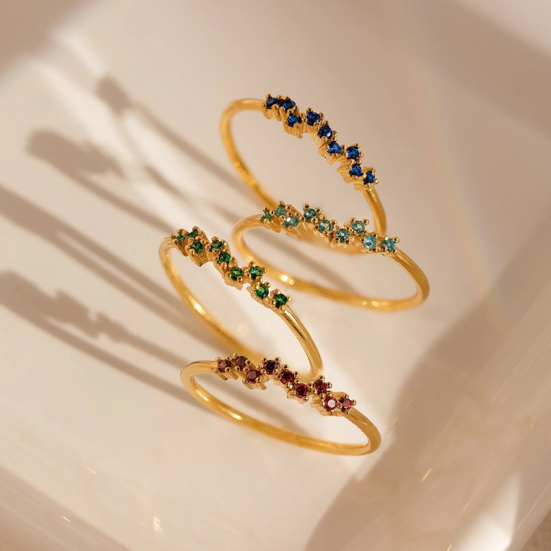 Chic & minimalist birthstone ring