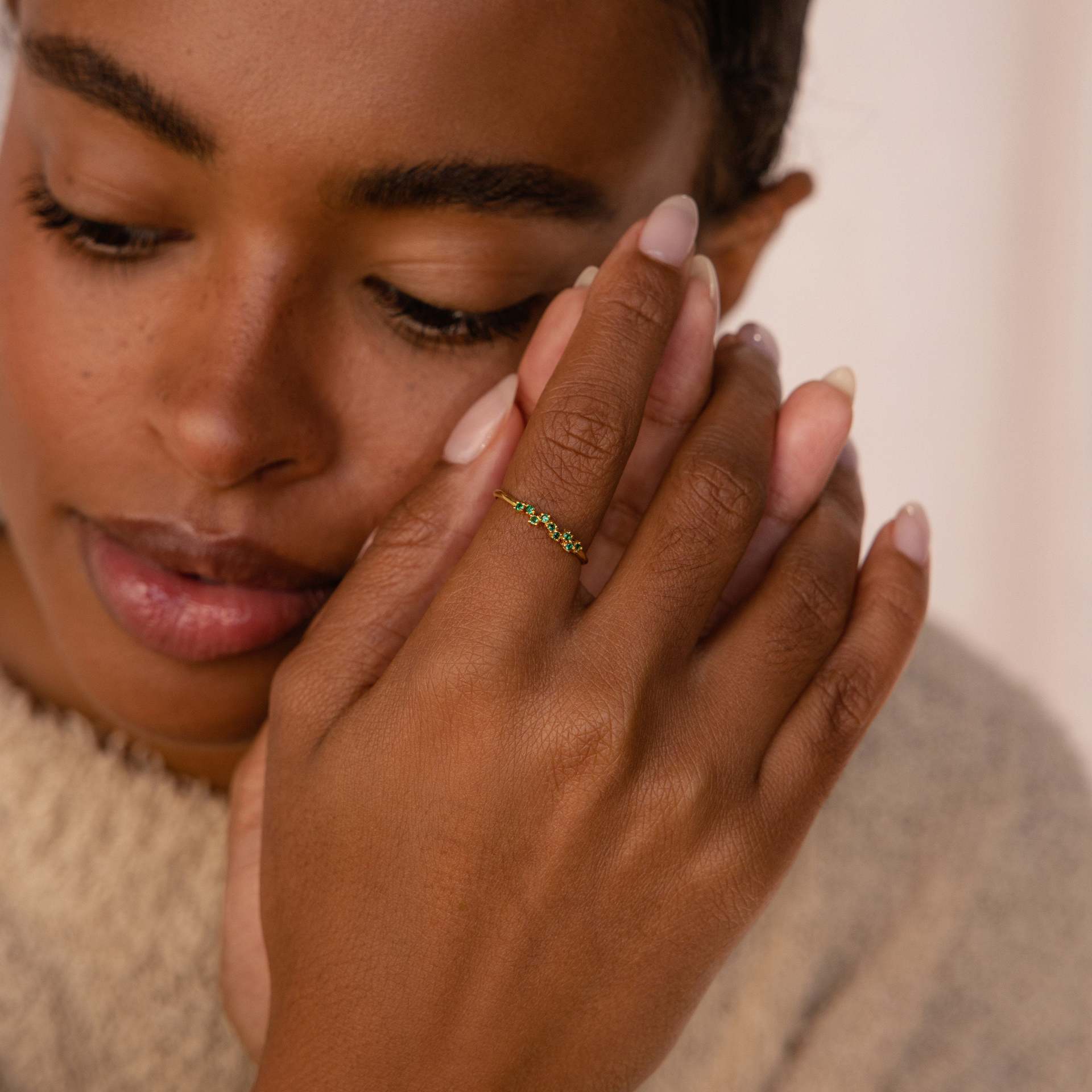Chic & minimalist birthstone ring