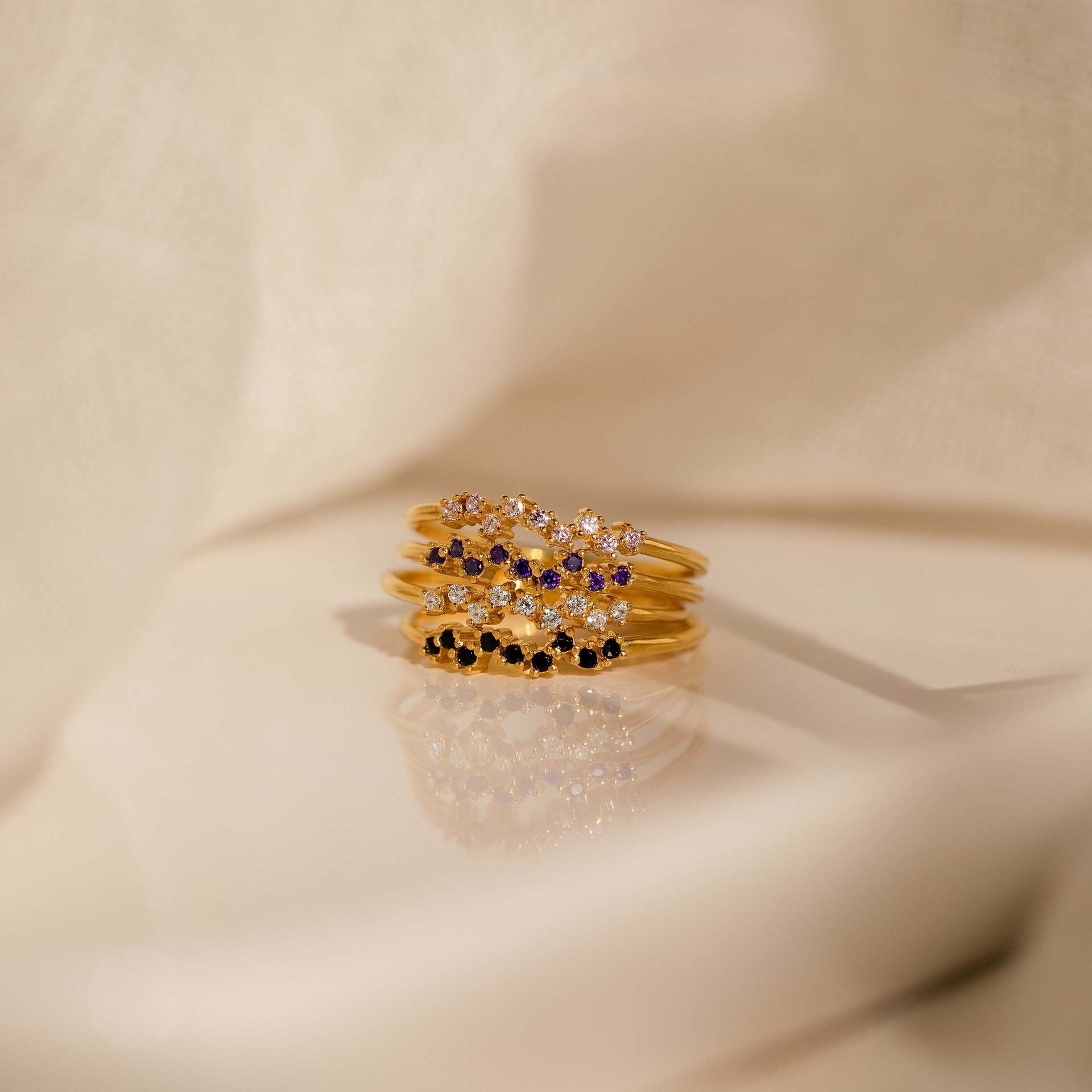 Chic & minimalist birthstone ring
